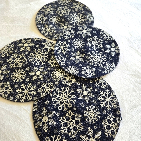Cynthia Rowley Set of 4 Holiday Winter Snowflake Fabric Placemats Navy Metallic - Picture 1 of 9